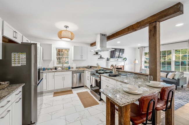 1464 E 41st St, Savannah, GA 31404 - photo 5