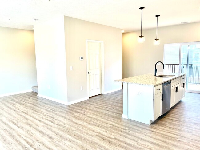 20877 South Ct, Omaha, NE 68022 - photo 4