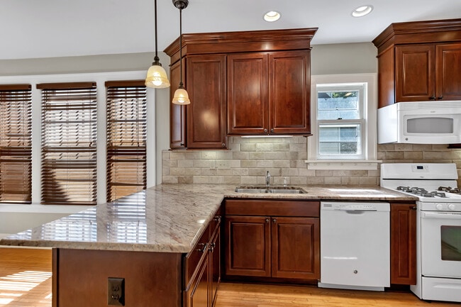 1015 18th Ave SE, Minneapolis, MN 55414 - photo 3