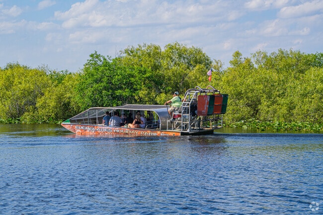 Chapel Trail is close to the Everglades Holiday Park with access to airboat rides.
