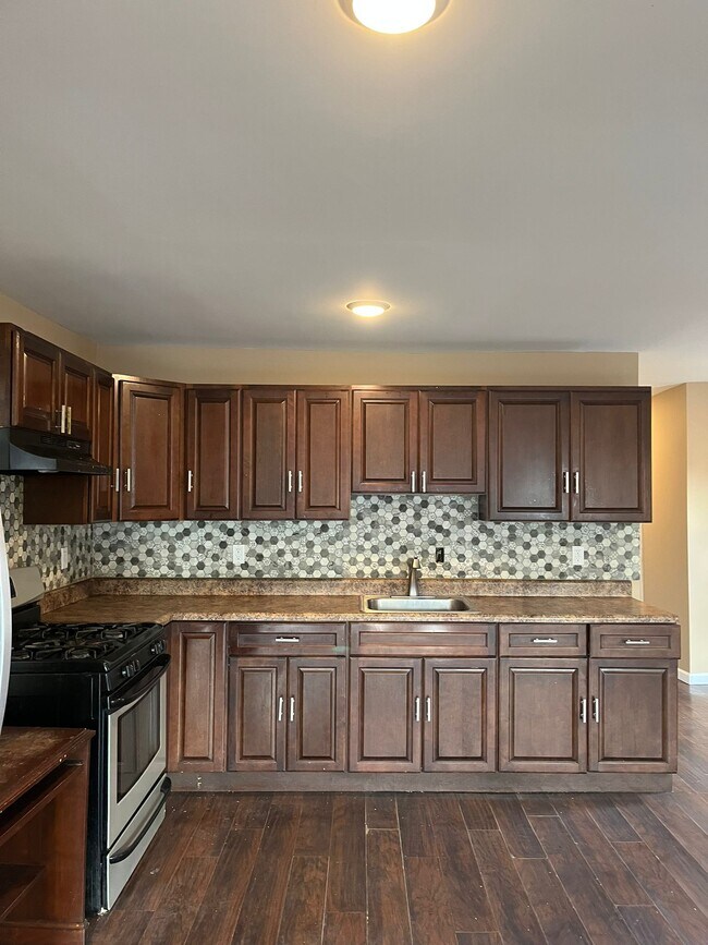 622 Bramhall Ave unit 2, Jersey City, NJ 07304 - photo 6