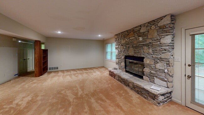 2228 E Cape Cod Dr, Bloomington, IN 47401 - photo 2