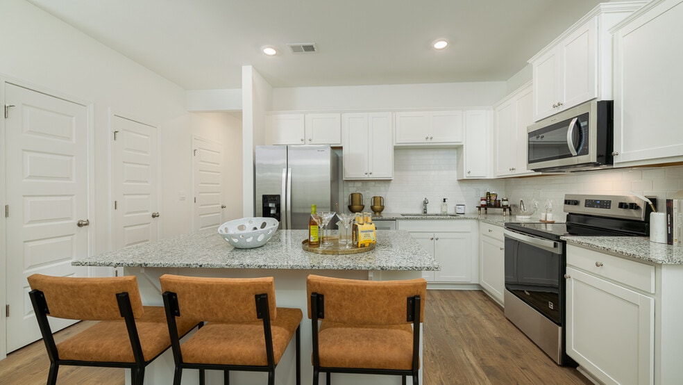 1394 Northwest Dr NW unit 36200609, Atlanta, GA 30318 - photo 1