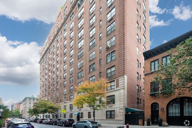 About 983 Park Ave, New York NY | HOAs, Reviews, Amenities