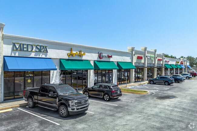 Cypress Creek Plaza offers a great assortment of food options for residents of Cypresswood.