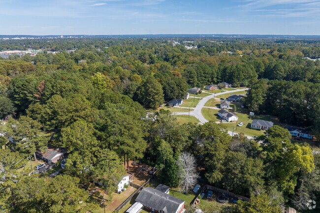 Richmond Hill is located south of downtown Augusta and is only a short ride away.