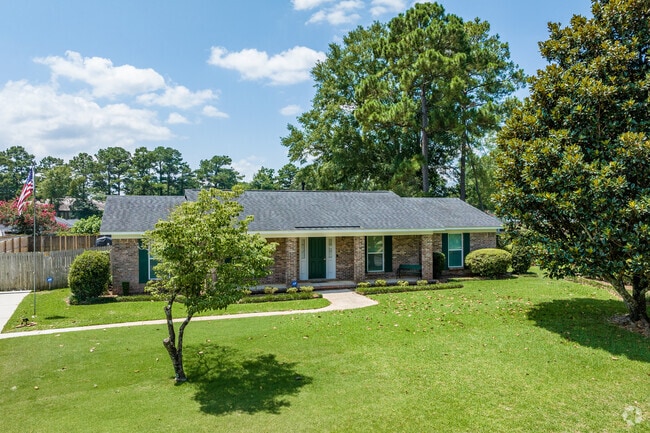 Some Claremont homes are situated on neatly kept lawns in Mobile, AL.
