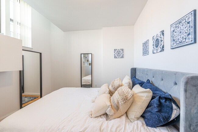 426 W 52nd St unit FL5-ID1039008P, New York, NY 10019 - photo 7