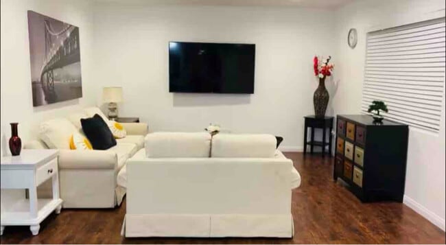 15 Aravaca Dr, Paramount, CA 90723 - photo 3