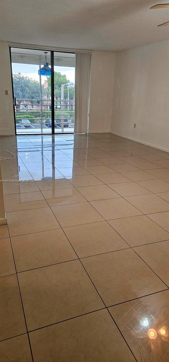 1830 N Lauderdale Ave, North Lauderdale, FL 33068