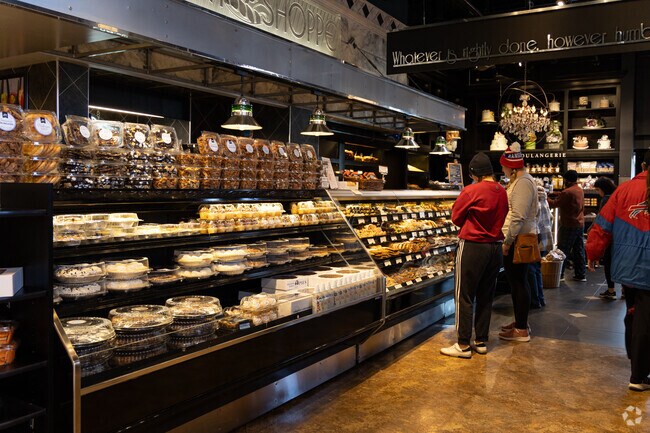 Dorothy Lane Market offers Kettering residents a small market.