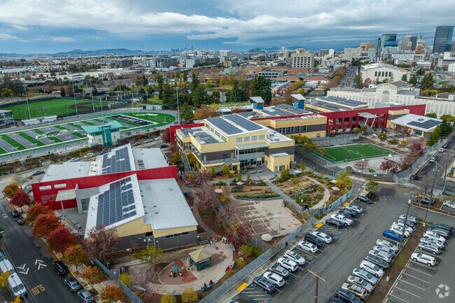 La Escuelita Elementary School is located between Laney College and Lake Meritt.