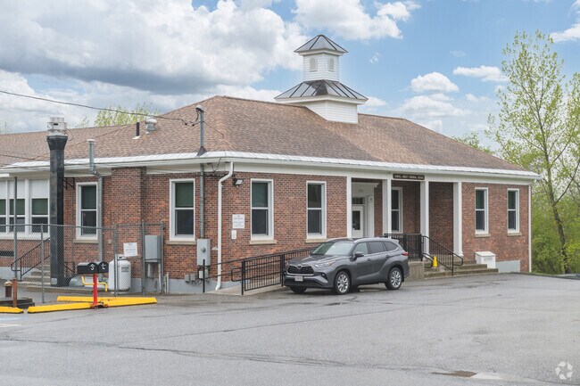 The Gabriel Abbott Memorial Elementary and Middle School in Florida serves students in Pre-K through grade 8 and has a typical enrollment of about 86 students.