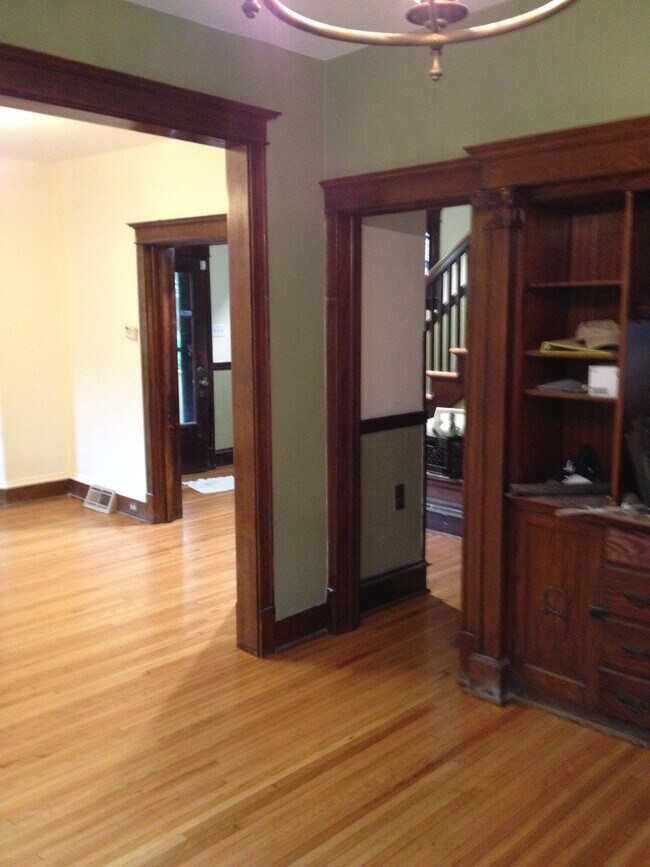 7228 N Rogers Ave, Chicago, IL 60645 - photo 3