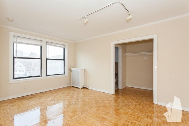 727 W Belmont Ave unit 418, Chicago, IL 60657 - photo 2