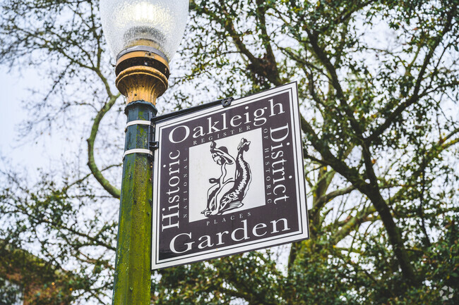 Washington Square is part of Mobile's Oakleigh Historic Garden District.