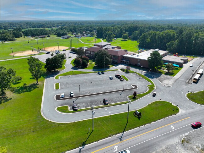 Battlefield Park Elementary School has ample parking spaces.