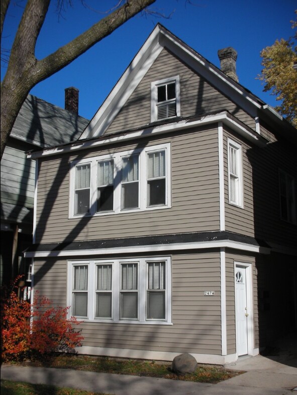 2474 N Bartlett Ave, Milwaukee, WI 53211