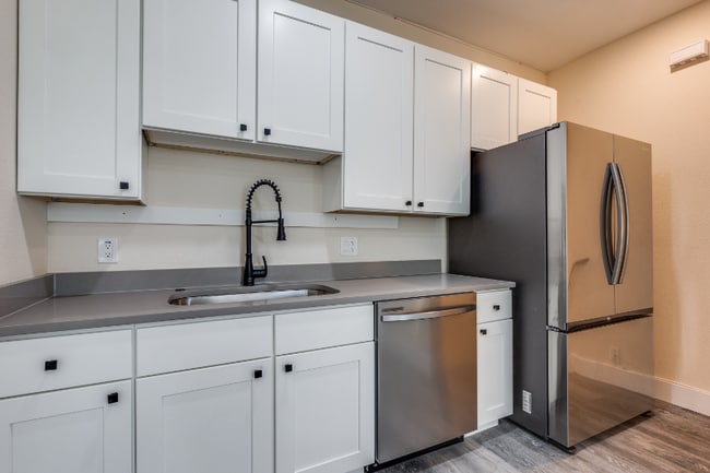 511 N Davis Dr unit A, Arlington, TX 76012 - photo 6