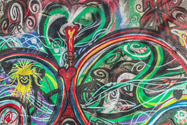 You can find a few murals around Koppel.