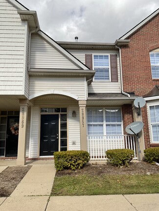 28957 Cullen Dr, Romulus, MI 48174