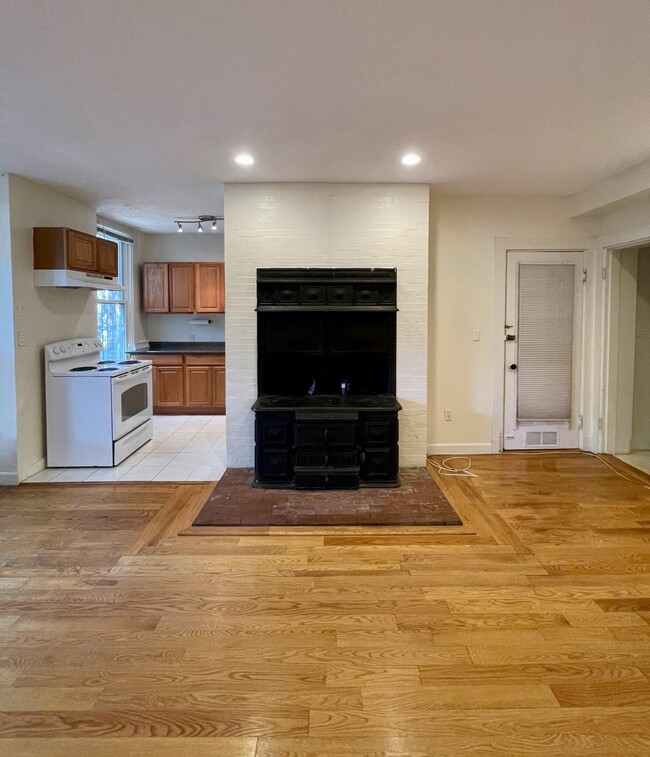 1751 Beacon St Unit 1, Brookline, MA 02445