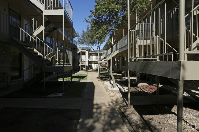 Everton at Bellmar, Dallas, TX 75230 - photo 6