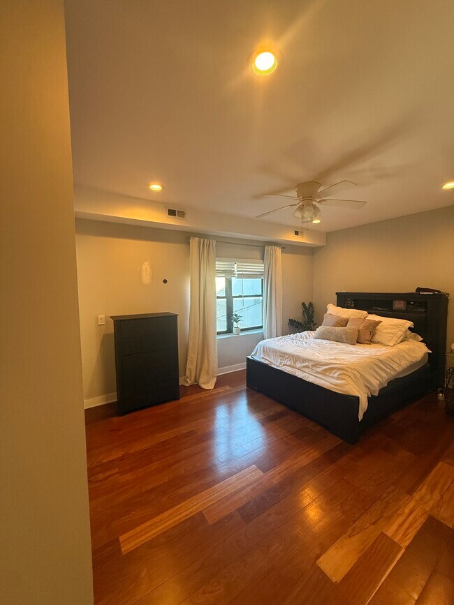 651 N Milwaukee Ave unit 301, Chicago, IL 60642 - photo 7