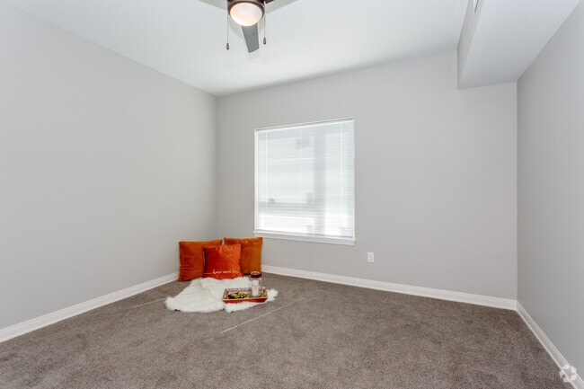 1BR, 1BA - 855 SF