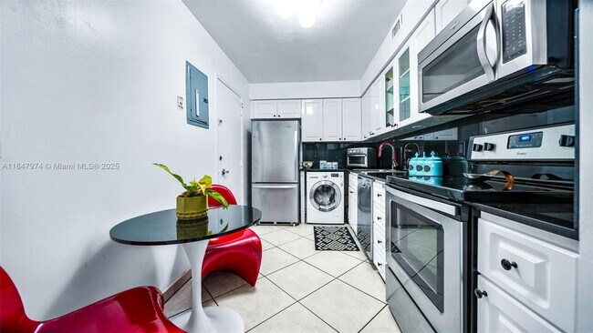 Aquasol unit 7B, Miami Beach, FL 33141 - photo 3