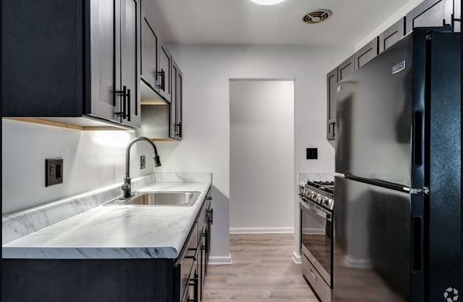 Warren Manor, Warren, MI 48091 - photo 2