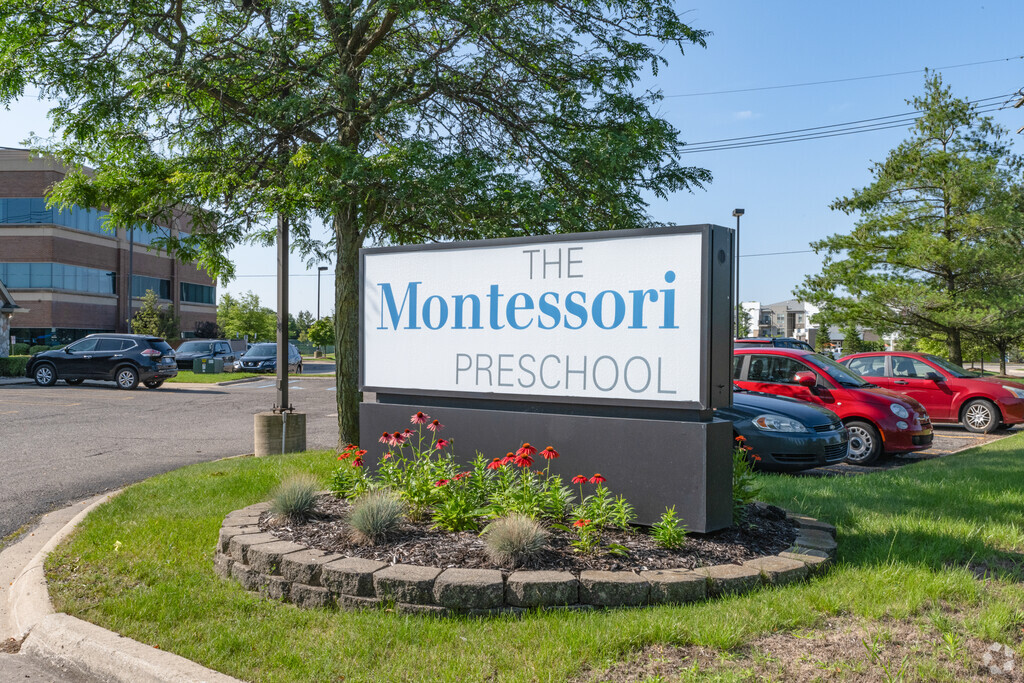 The Montessori School of Five Points sign in Auburn Hills.