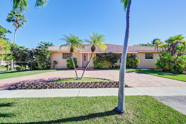 402 SE 5th St, Dania, FL 33004 - photo 3