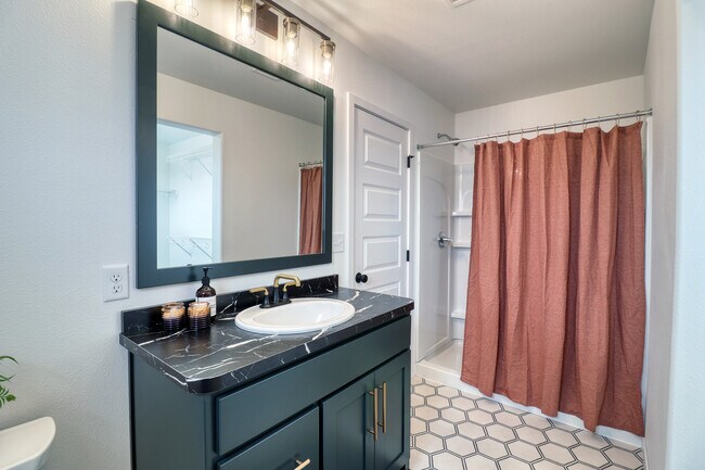 Master Bathroom1_2.jpg
