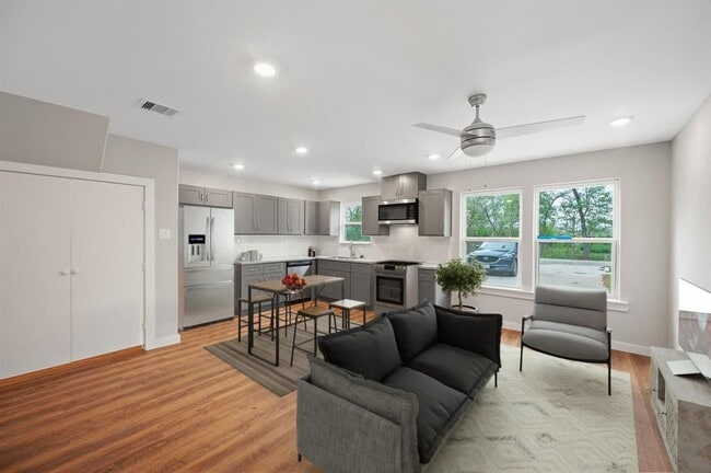 8011 Caddo Rd, Houston, TX 77078 - photo 5