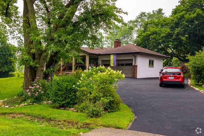 Homes in Minerva Park boast luscious lawns.