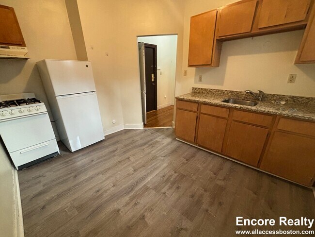 103 Gordon St unit 4, Boston, MA 02135 - photo 3