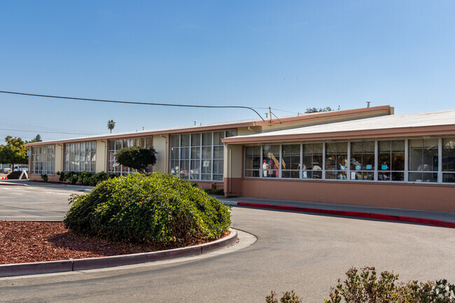 Gate Schools rates Washington Manor Middle School at a 4.
