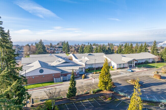 Whittier Elementary serves the city of Everett and surrounding areas.