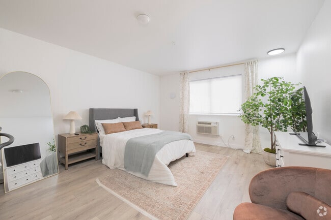 The Varsity, Centralia, WA 98531 - photo 4