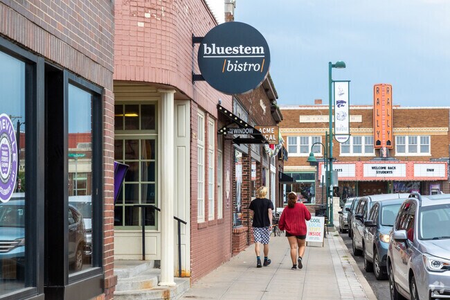 Bluestem Bistro is a casual cafe offering pastries, craft beer and Sunday jazz brunch.