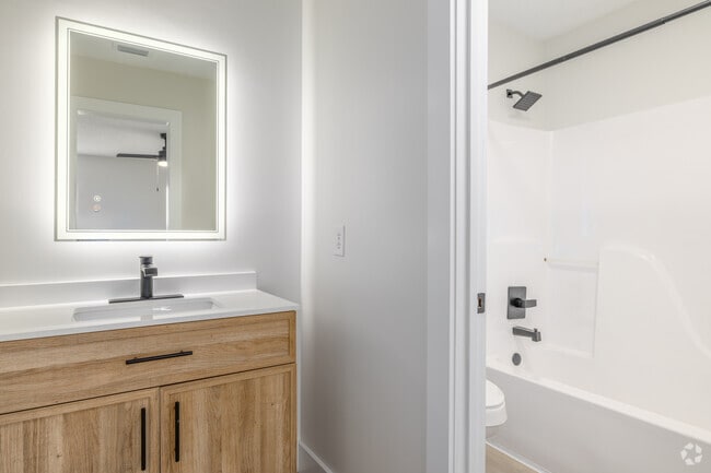 3BR, 2BA - 1,145SF - Bathroom