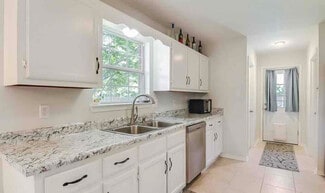 3421 N 10th St, Ocean Springs, MS 39564