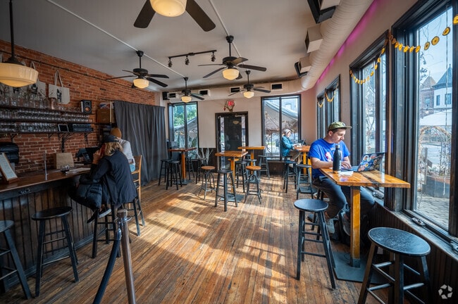 Big Bear Cafe in Bloomingdale is a relaxed cafe serving breakfast, lunch, and dinner.