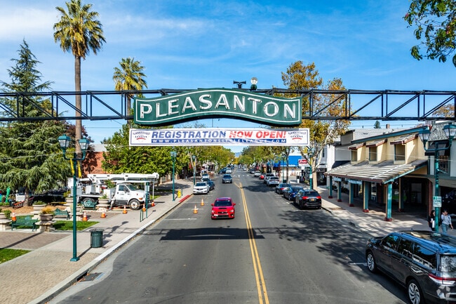 Enjoy Downtown Pleasanton’s walkable streets, perfect for dining, shopping, and entertainment.