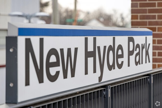North New Hyde Park is served by the New Hyde Park LIRR Station.