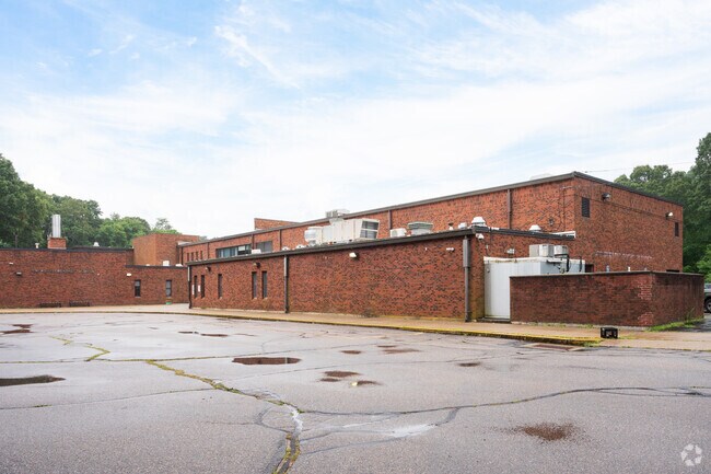 Uncas Elementary School serves K-5.