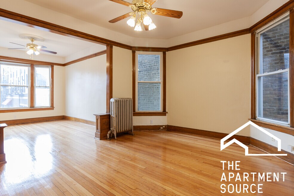 3326 N Clark St unit 2F, Chicago, IL 60657 - photo 1