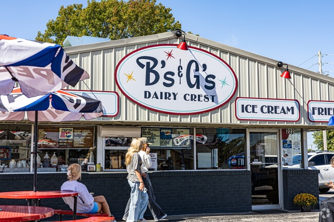 B’s & G’s Dairy offers classic burgers and ice cream in a nostalgic setting.