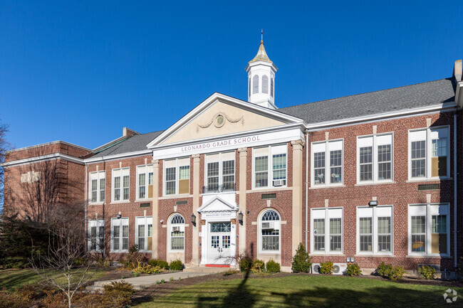 Leonardo Elementary School is committed to student success in New Monmouth.